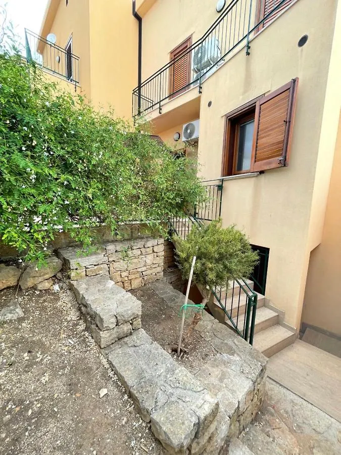 Vila Ciuridicustonaci 0*, Custonaci Itálie